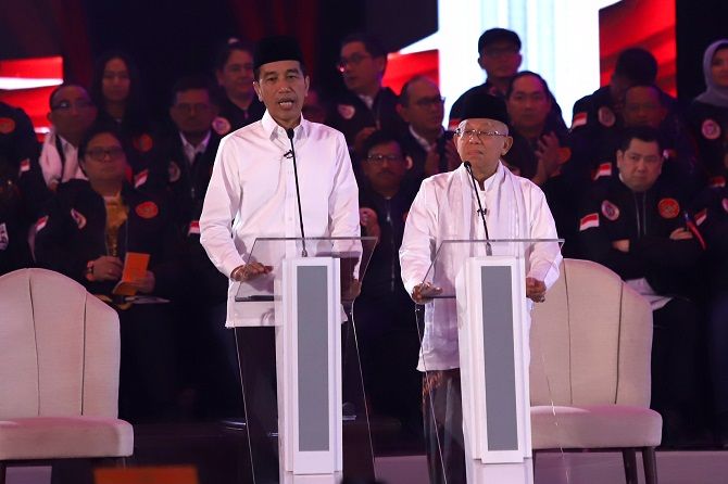Baju kemeja warna putih sudah menjadi - Image