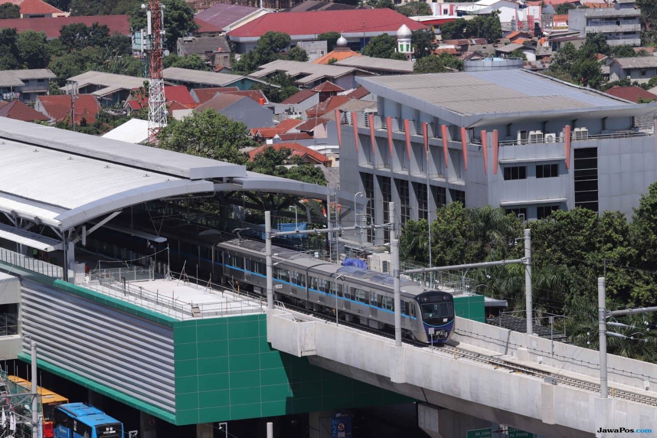 Ilustrasi moda transportasi MRT Jakarta kini sudah melayani penunmpang di Jakarta - Image