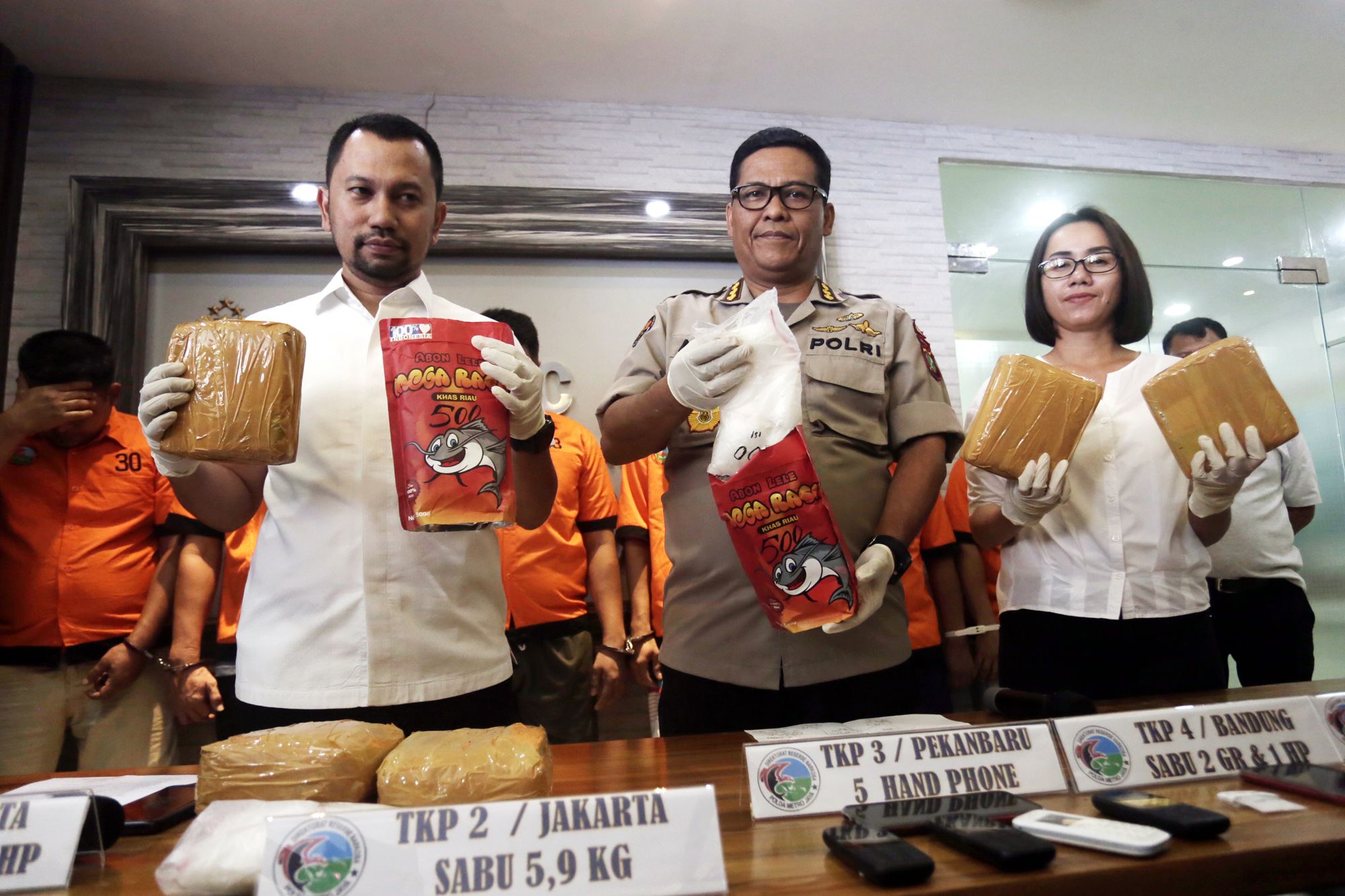 Kabid Humas Polda Metro Jaya Kombes Argo Yuwono di tengah. - Image