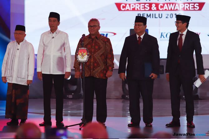 Pasangan cares cawapres, Jokowi-Maruf Amin dan Prabowo-Sandiaga Uno, saat akan mengikuti debat - Image