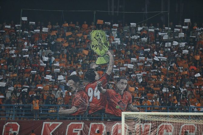 Pusamania bakal suntik semangat para pemain Borneo FC dengan sebuah spanduk 60 meter. - Image