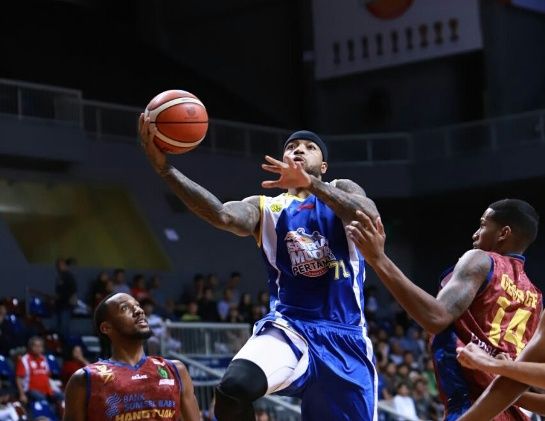 Jamarr Andre Johnson dilaporkan menderita cedera achilles di laga pertama babak semifinal kontra NSH Jakarta. Jamarr terpaksa absen di laga kedua, Sabtu (9/3). - Image