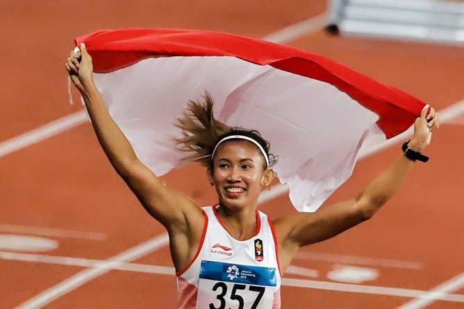 Atlet lari gawang putri Emilia Nova - Image