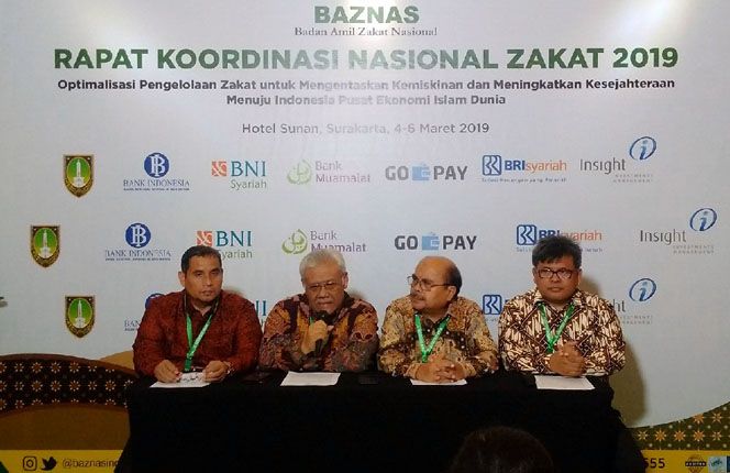 RAKORNAS BAZNAS: (dari kanan ke kiri) Direktur Utama Baznas, M. Arifin Purwakananta, Ketua Baznas Bambang Sudibyo, Wakil ketua Baznas, Zainulbahar Noor, Sekretaris Baznas, Jaja Jaelani. - Image