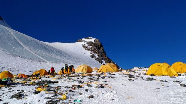 Otoritas Ekspedisi Gunung Everest prihatin dengan jenazah-jenazah pendaki yang tersingkap baru-baru ini. Hal ini disebabkan oleh gletser yang mencair akibat pemanasan global - Image