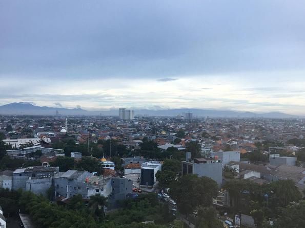 Gunung Gede dan Gunung Salak terlihat jelas dari Jakarta - Image