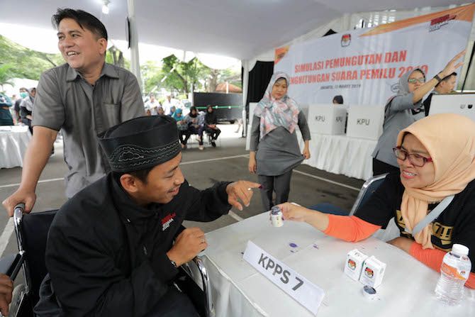 Komisi Pemilihan Umum (KPU) saat menyelenggarakan simulasi pemungutan suara. - Image