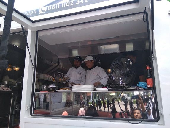 AKSI SOSIAL: Peluncuran Armada Humanity Food Truck 2.0 Global Zakat-Aksi Cepat Tanggap (ACT) di Balai Kota Jogjakarta, Jumat (22/3). - Image