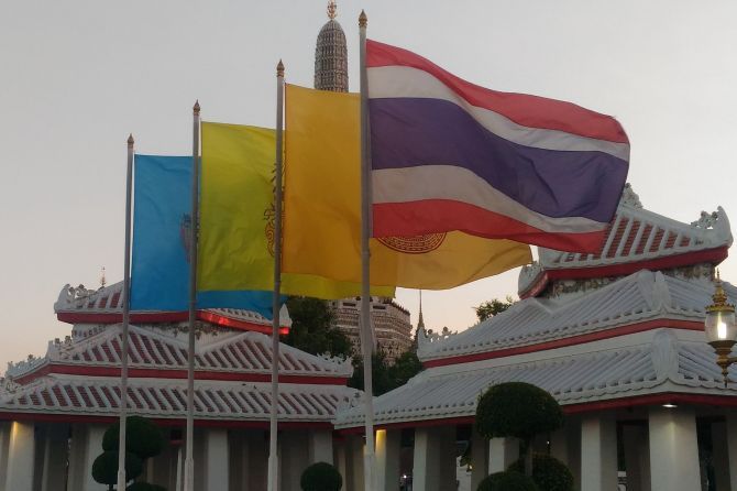 Oposisi tak ingin menanti. Mereka sudah membentuk koalisi meski Komisi Pemilihan Umum (KPU) Thailand belum mengumumkan hasil resmi. Kemarin mereka menggelar konferensi pers untuk mengumumkan bergabungnya tujuh partai - Image