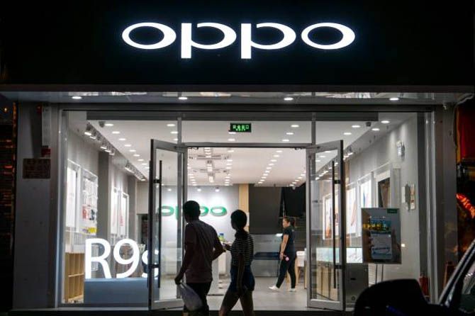 Ilustrasi: gerai Oppo. - Image