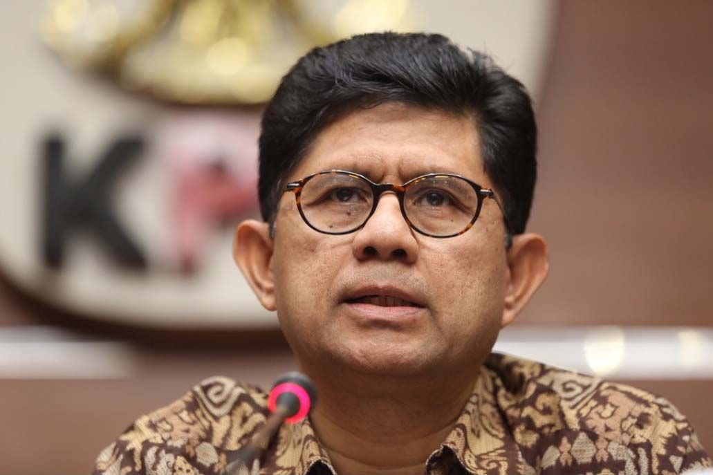 Wakil Ketua KPK Laode M Syarif saat mengumumkan status tersangka Ketua Umum PPP Romahurmuziy, Sabtu (16/3) - Image