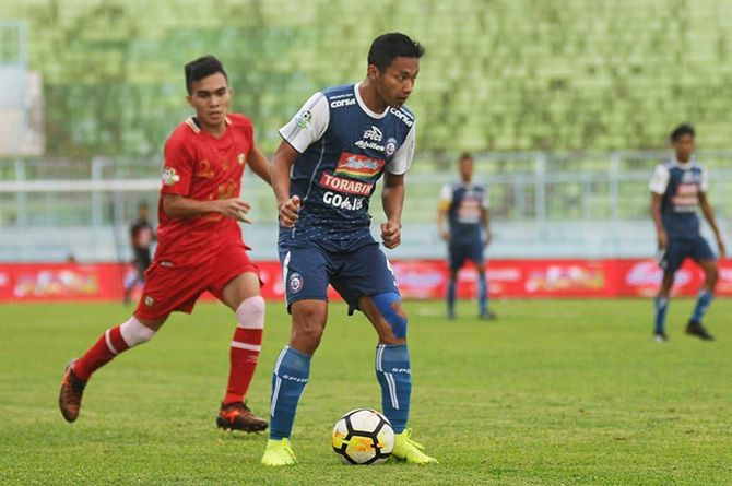 Arema FC tak ingin dipermalukan di kandang sendiri oleh Barito Putera. - Image