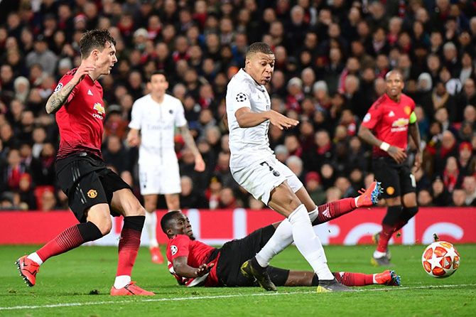 Paris Saint-Germain sudah satu langkah di depan Manchester United menuju babak 8 besar - Image
