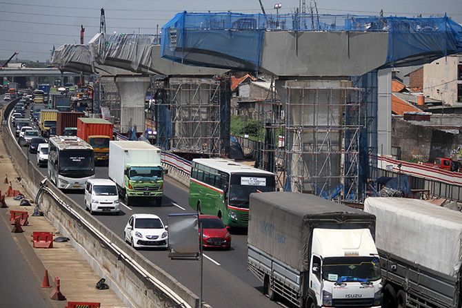 Lokasi proyek tol layang Jakarta Cikampek dan ditambah dengan adanya pekerjaan LRT di kawasan Bekasi. - Image