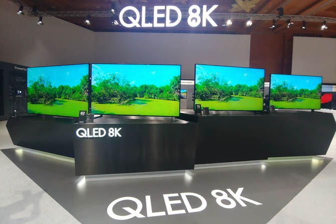 Jajaran TV Samsung QLED 8K saat gelaran Samsung Forum 2019 di Singapura. - Image