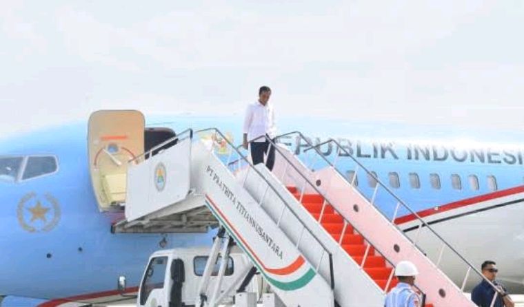 Presiden dan rombongan lepas landas dari Pangkalan TNI AU Halim Perdanakusuma, Jakarta pada pukul 07.20 WIB menggunakan Pesawat Kepresidenan Indonesia-1. - Image