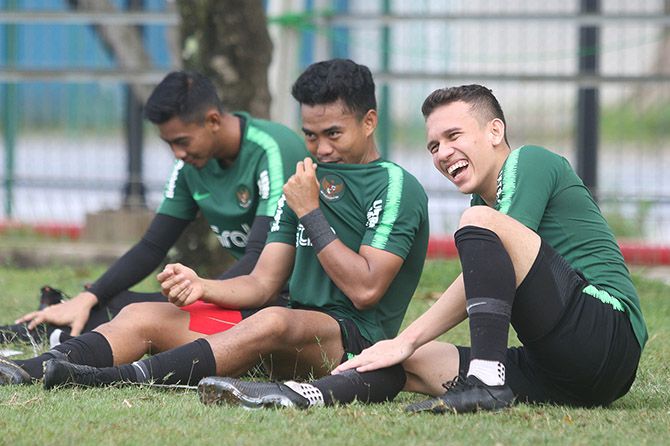 Egy Maulana Vikri (kanan) dinilai bisa cepat beradaptasi dengan para pemain Timnas U-23 lainnya. - Image