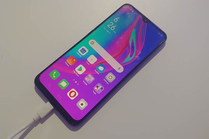 Oppo F11 biasa tanpa modul kamera selfie pop-up. - Image