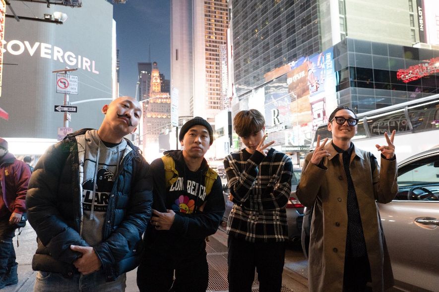 Lay EXO bersama Far East Movement - Image
