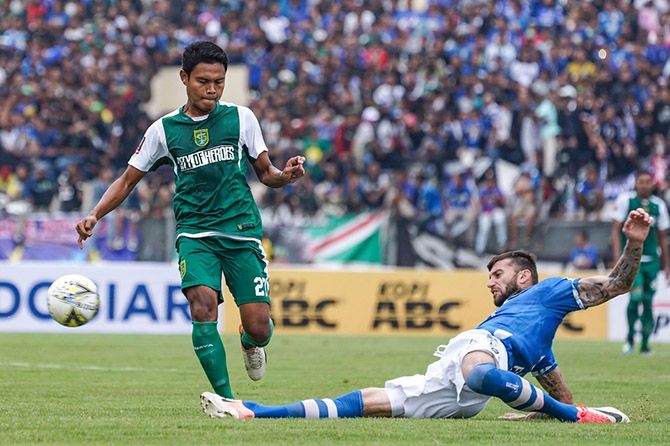 Persebaya berhak jadi tuan rumah babak 8 besar karena menjadi salah satu juara grup terbaik. - Image