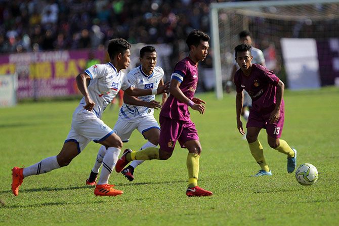 Galih Akbar jadi salah satu pemain musim lalu yang dipertahankan Persik Kediri musim ini. - Image