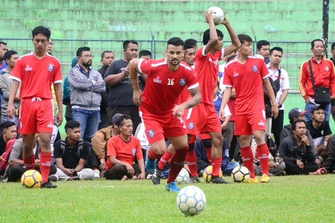 Robert Lima terus dimotivasi untuk meningkatkan kemampuannya di Arema FC. - Image