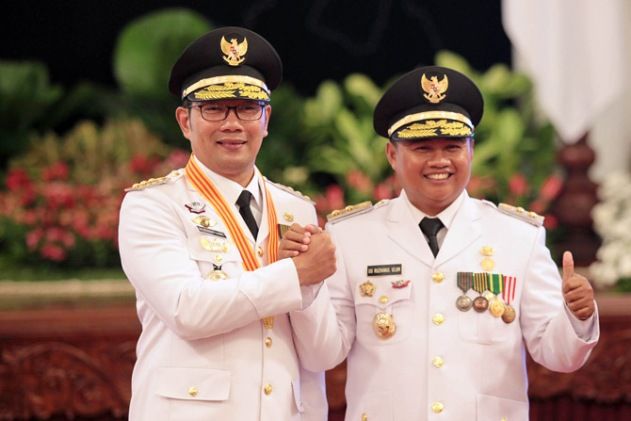 Gubernur Jawa Barat Ridwan Kamil bersawa wakilnya, UU Ruzhanul Ulum - Image