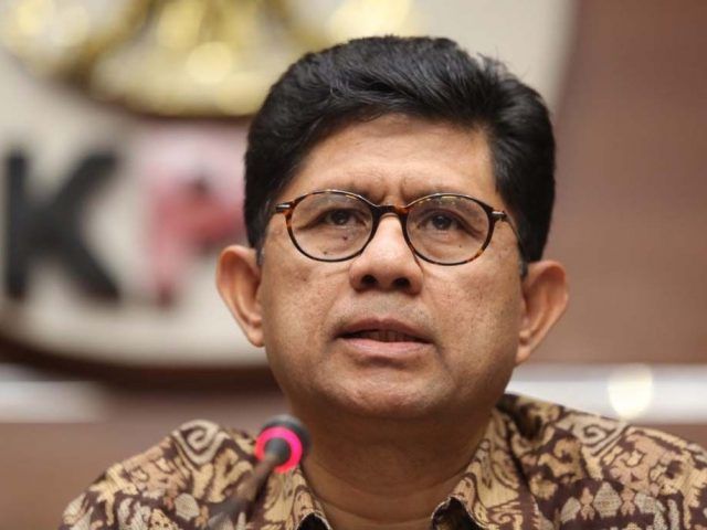 Wakil Ketua KPK Laode M Syarif saat mengumumkan status tersangka Ketua Umum PPP Romahurmuziy, Sabtu (16/3) - Image