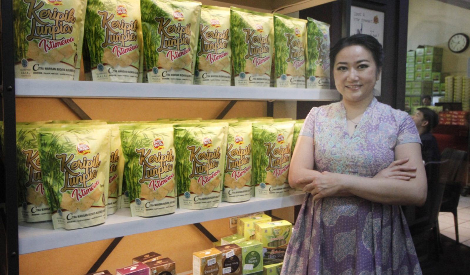 Meliani Sugiarto, pemilik kedai Lunpia Cik Me Me (Shabrina/Jawa Pos) - Image
