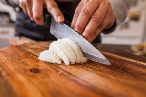 teknik memotong, teknik memotong makanan. (Getty images) - Image