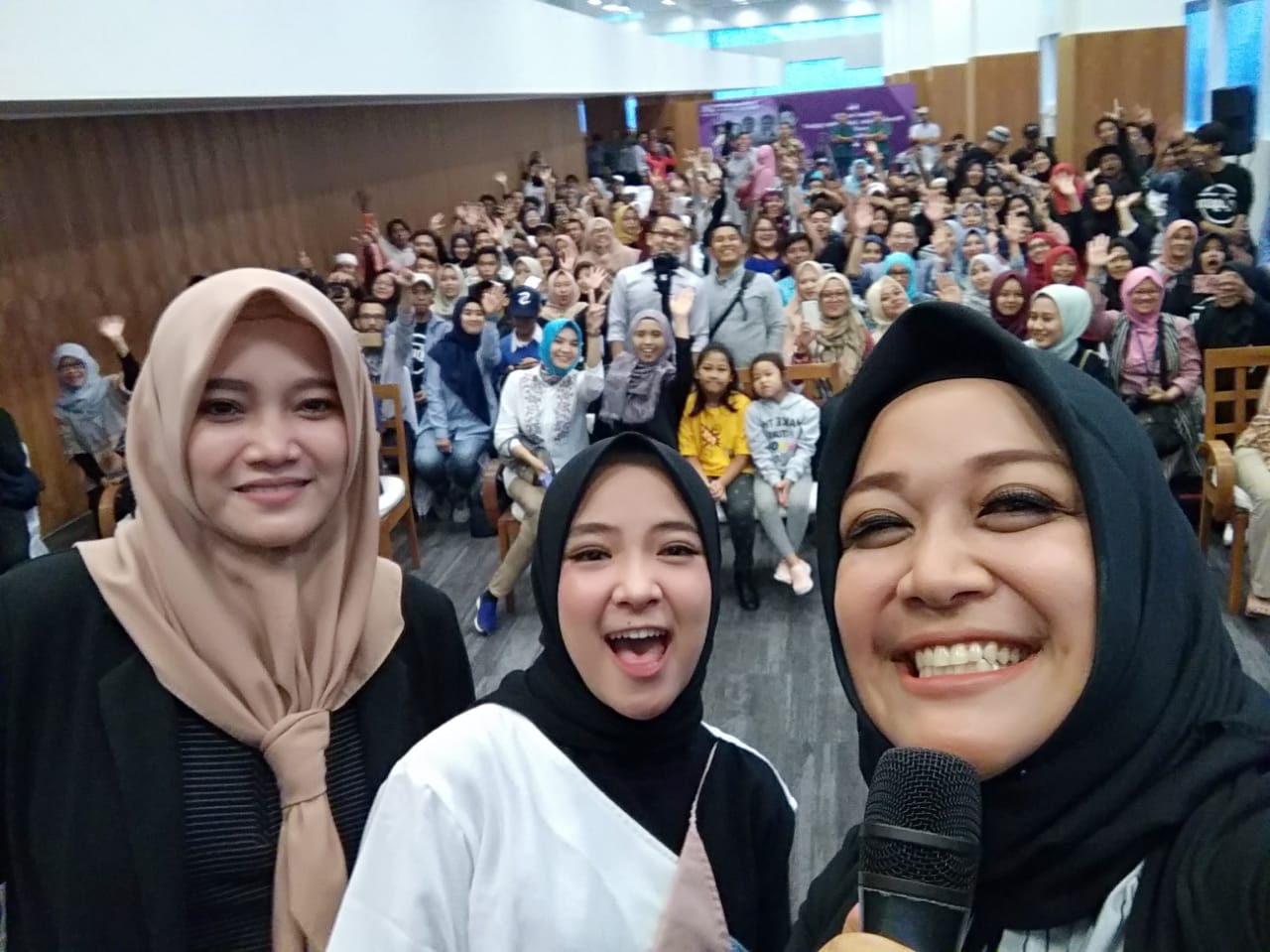 Nissa Sabyan dalam diskusi di Jakarta. - Image
