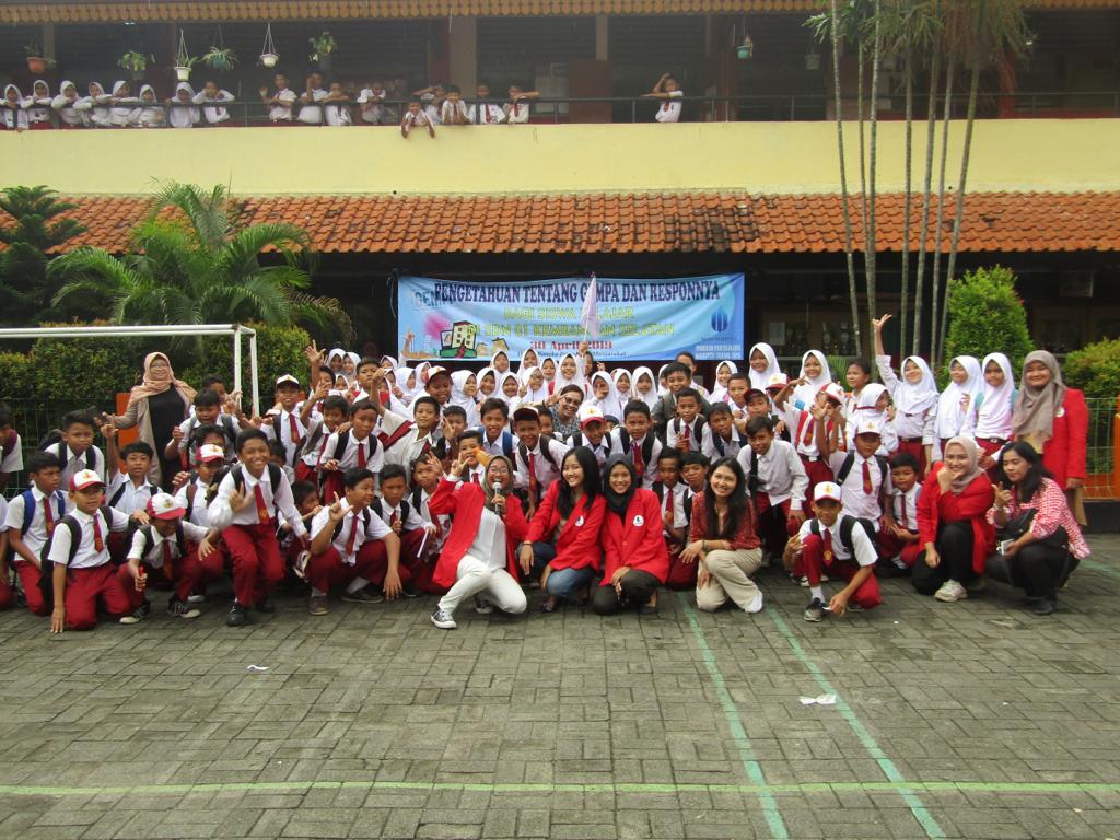 Ratusan pelajar mendapatkan edukasi tentang bencana gempa bumi dan keselamatan. - Image
