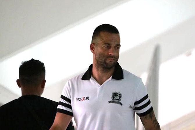Kondisi Aleksandar Rakic sudah baik usai berbenturan di laga kontra Persela. - Image