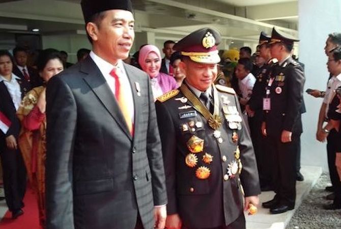 Presiden Joko Widodo (Jokowi) saat ditemani Kapolri Tito Karnavian. - Image