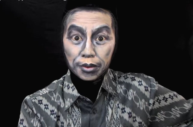 Ini Vindy membuat make-up karakter Presiden Joko Widodo. (YouTube) - Image