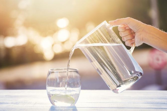 Minum air putih hangat baik untuk kesehatan (Medical News Today) - Image