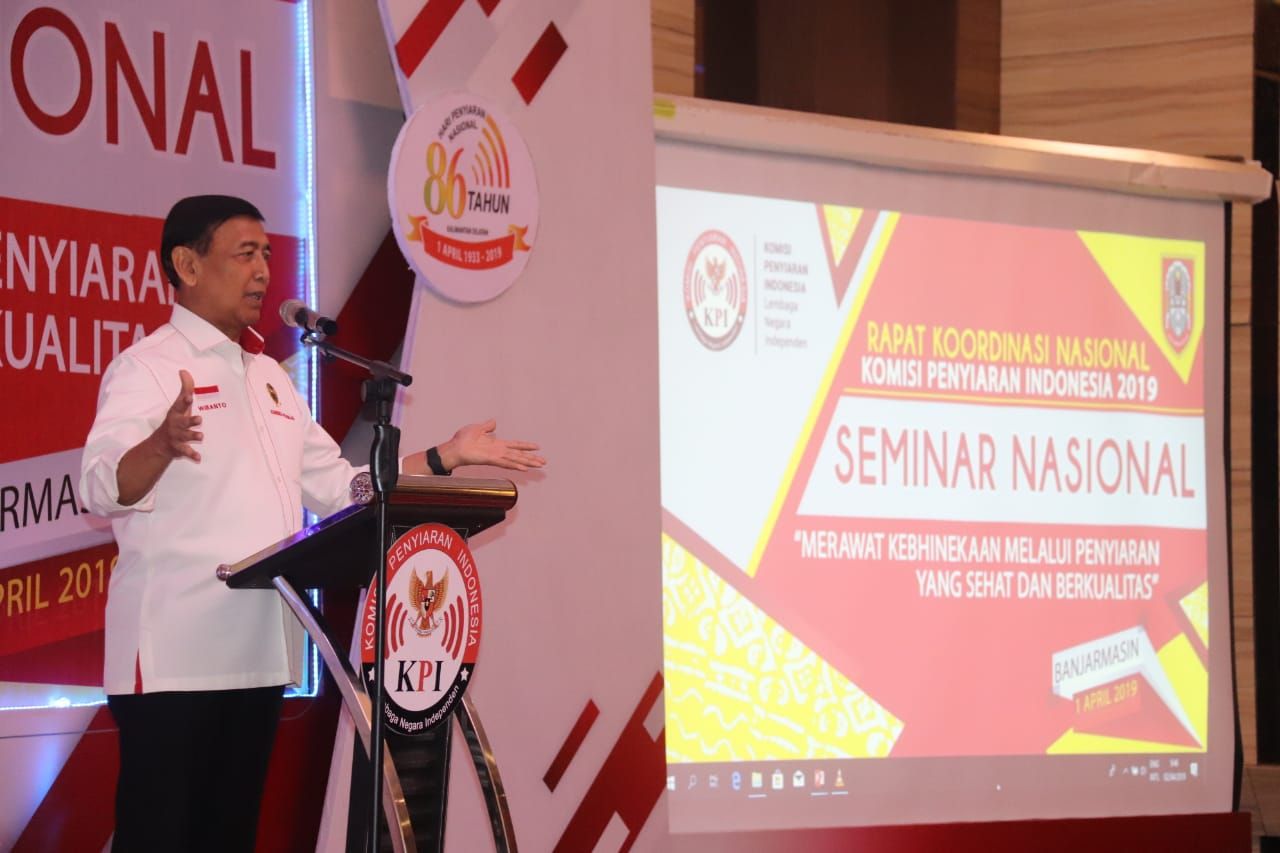 Menkopolhukam Wiranto saat memberikan sambutan dalam acara Rakernas KPI di Banjarmasin (2/4) - Image