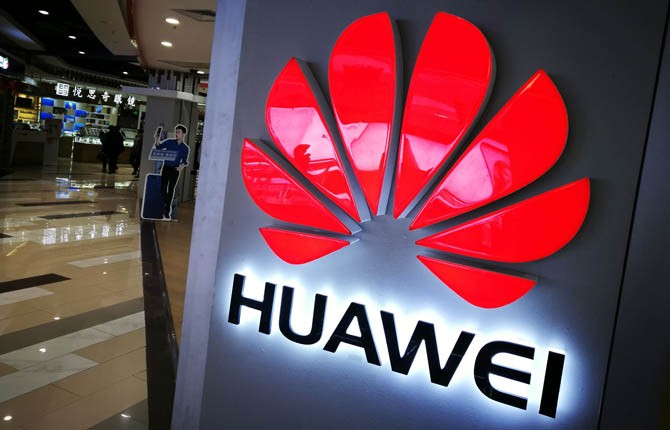 Ilustrasi: Logo Huawei. (Nikkei) - Image