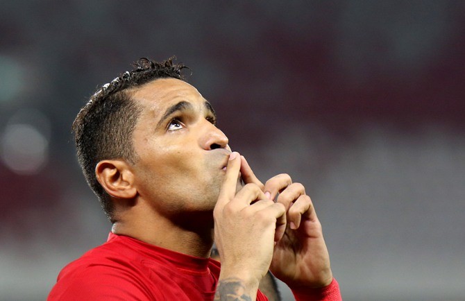 Alberto Goncalves merayakan gol pertamanya Evan Dimas merayakan gol yang dicetaknya pada laga persahabatan melawan Vanuatu di Stadion Utama Gelora Bung Karno, Sabtu 15/6/19. Indonesia menang dengan skor 6-0. Beto mencetak 4 gol dan Evan Dimas mencetak 2 g - Image