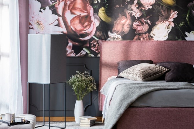 Penggunaan motif bunga sebagai bagian dari dekorasi bisa membuat rumah menjadi lebih elegan. (Fresh home)