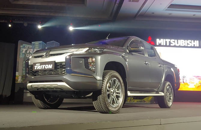 Mitsubishi Triton. Mobil double cabin 4x4 yang bisa dipinang untuk keperluan mudik Lebaran. - Image
