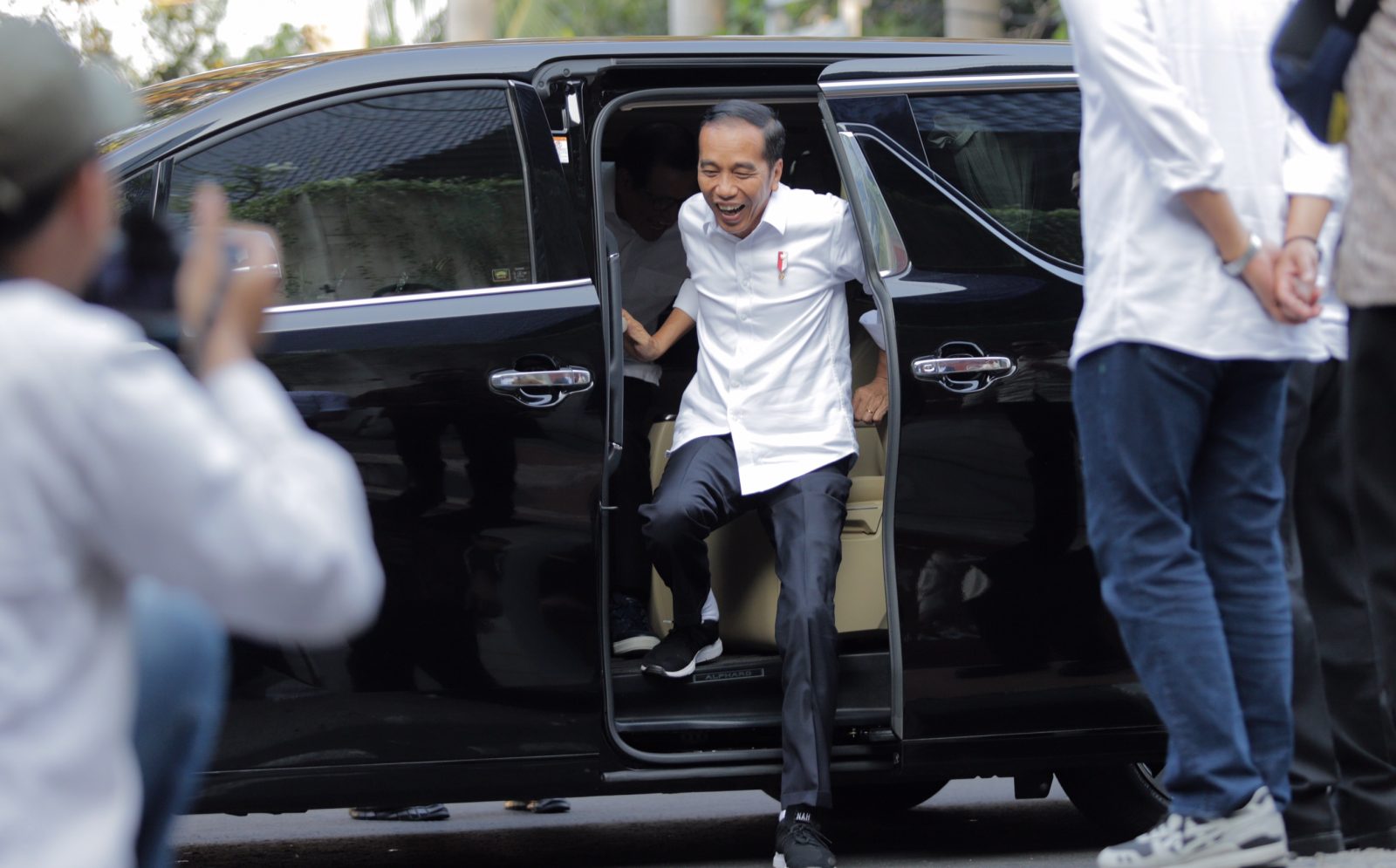 Presiden Jokowi mulai membocorkan komposisi kabinet saat memimpin bersama Ma - Image