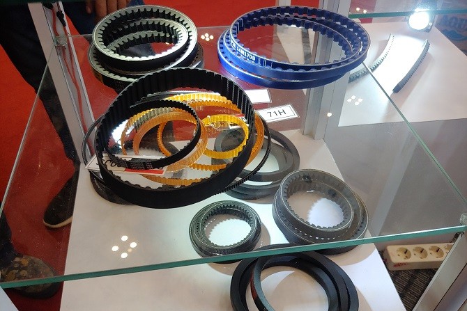 Jenis-jenis belt atau sabuk mesin. (RianAlfianto/JawaPos.com). - Image