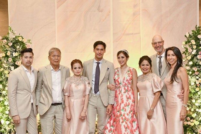 Richard Kyle mengenakan jas dari Wong Hang Tailot di hari pertungannnya bersama Jessica Iskandar. Instagram - Image