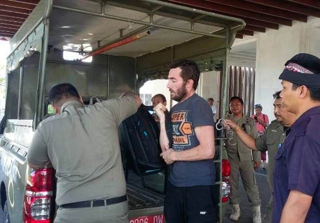 DIAMANKAN: Warga negara Australia kembali berulah dengan tidak membayar makanan (ISTIMEWA) - Image