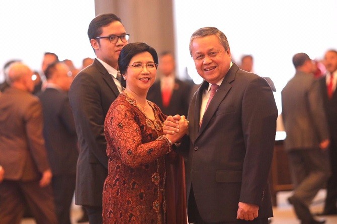 Destry Damayanti resmi menjadi Deputi Gubernur Senior Bank Indonesia (BI) periode 2019-2024 usai pengambilan sumpah jabatan yang disaksikan Ketua MA Hatta Ali di Gedung Mahkamah Agung RI, Jakarta, Rabu (7/8). (Dery Ridwansah/JawaPos.com) - Image