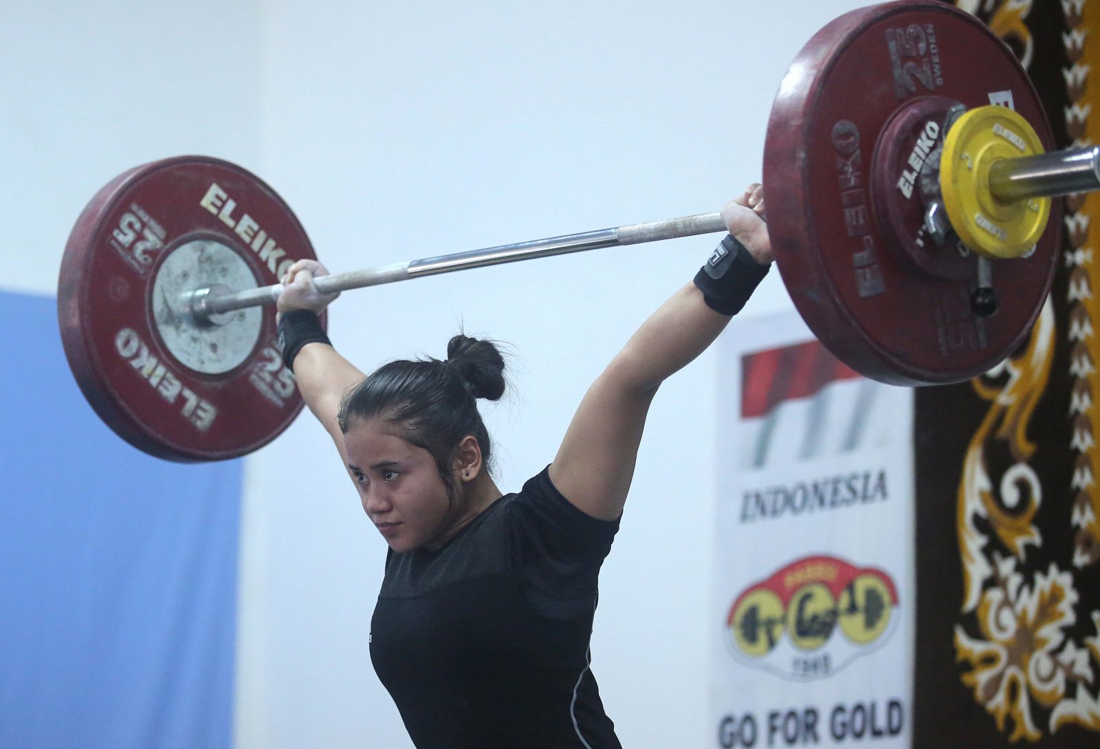 putri aulia angkat besi - Image