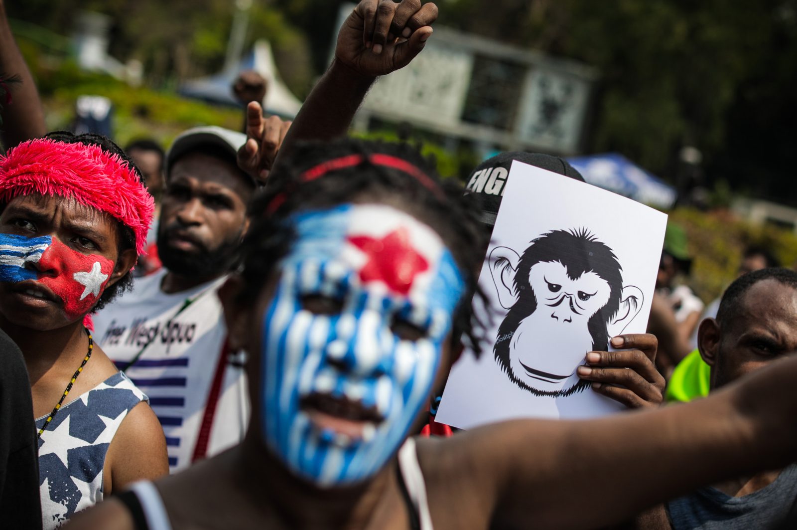 Ratusan pemuda dan mahasiswa asal papua melakukan aksi di depan Istana Merdeka, Jakarta, Kamis (22/8/2019). Aksi tersebut digelar terkait dengan peristiwa yang menimpa sejumlah mahasiswa Papua di Malang dan Surabaya, Jawa Timur, beberapa waktu lalu. Foto: - Image
