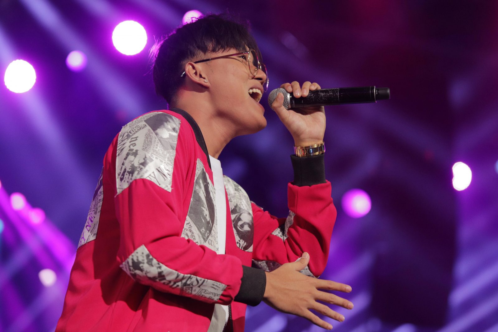 Rizky Febian menghibur penonton pada Wow Concert 2019 di Istora Senayan, Jakarta, Jumat (20/9/2019). Konser yang bertajuk - Image