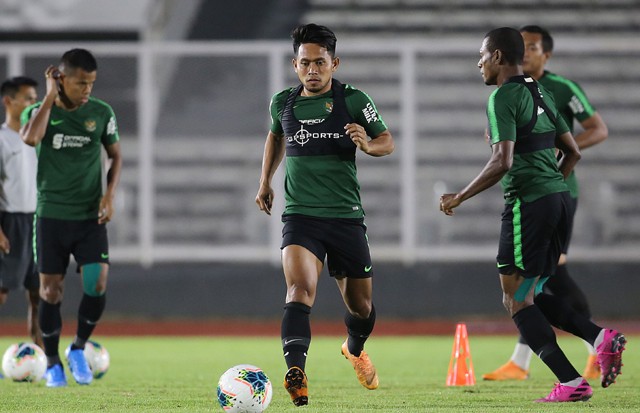 Andik Vermansyah ketika mengikuti latihan Timnas Indonesia di Stadion Madya Senayan, Selasa 3/9/19. Indonesia akan menjamu Malaysia pada babak kualifikasi Piala Dunia 2022 di SUGBK pada 5 September besok. Foto: Chandra Satwika/Jawa Pos. - Image